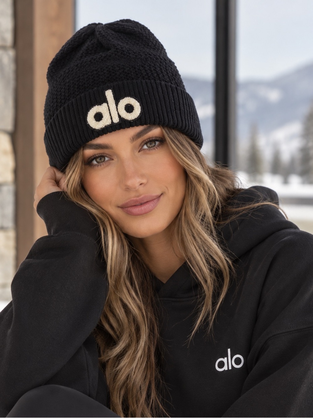 ALO Yoga Knit Black Beanie with White 'alo' Patch NWOT - Picture 1 of 4